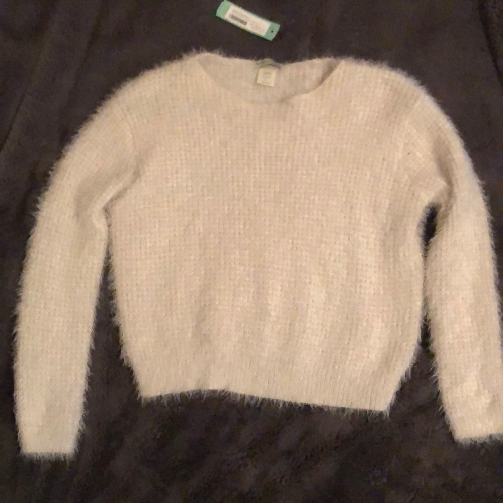Cropped pullover sweater